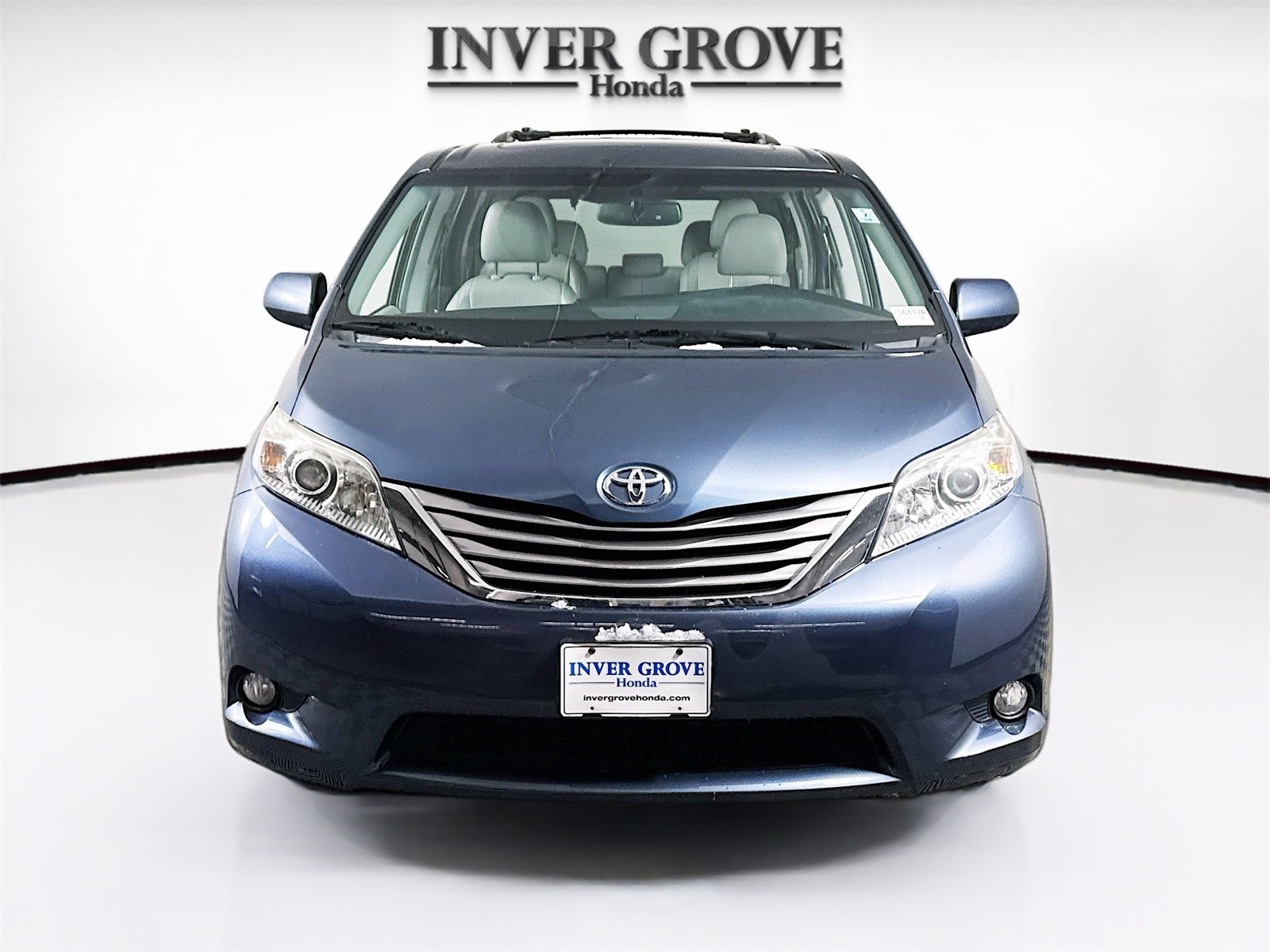 Used 2017 Toyota Sienna XLE with VIN 5TDDZ3DC5HS186334 for sale in Inver Grove Heights, Minnesota