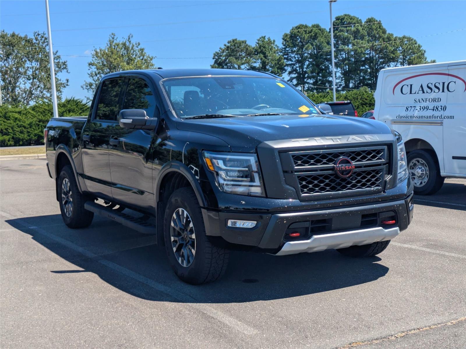 2024 Nissan Titan PRO-4X photo 3