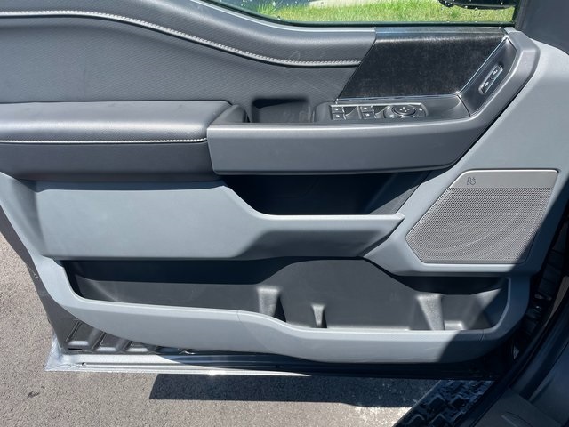 2025 Ford F-150 Lightning photo 18