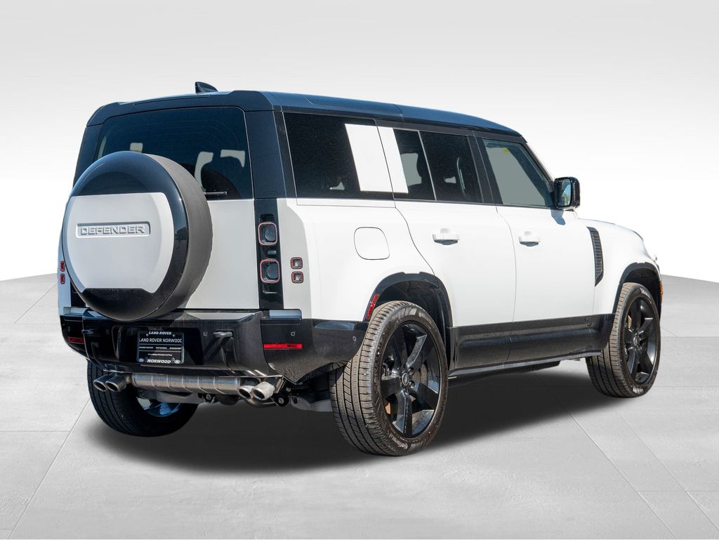 2025 Land Rover Defender 110 V8 photo 3