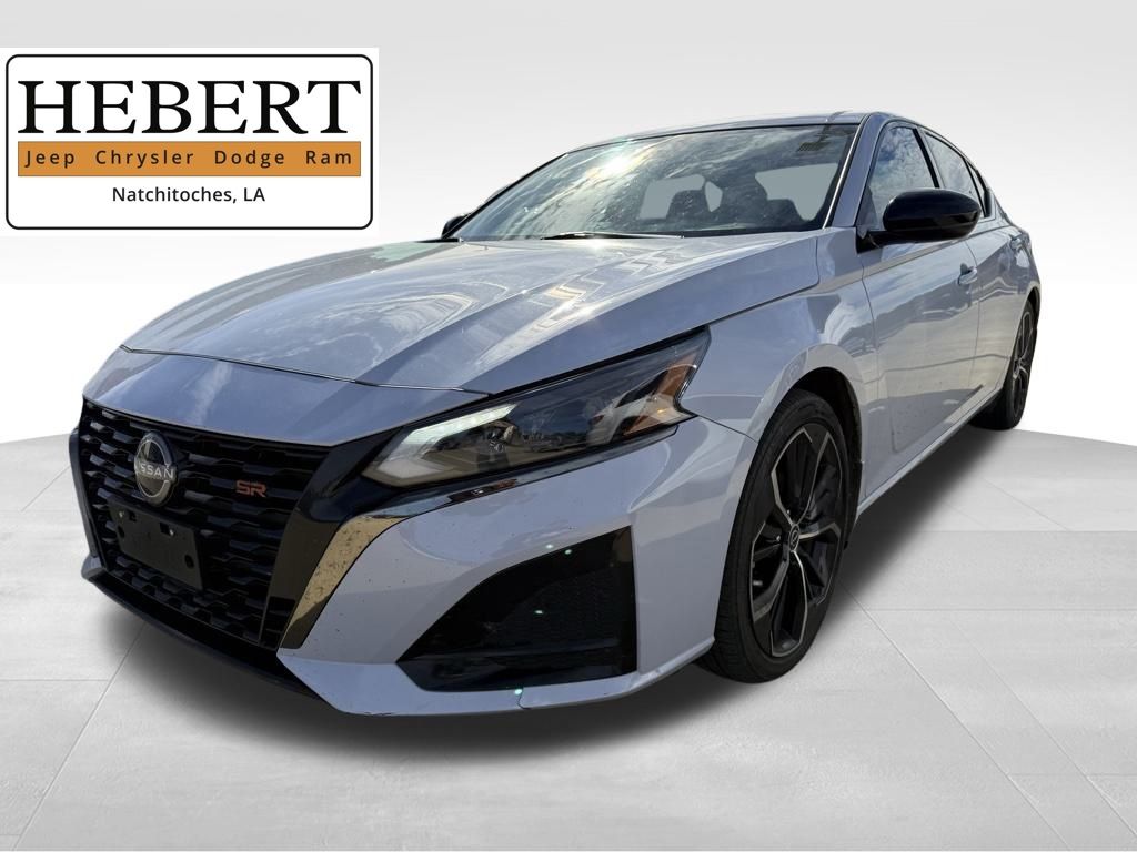 2024 Nissan Altima SR's photo