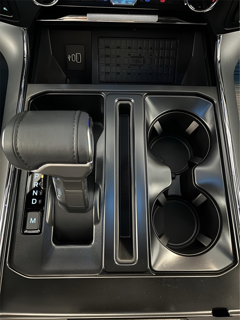 2025 Ford F-150 Lariat photo 17