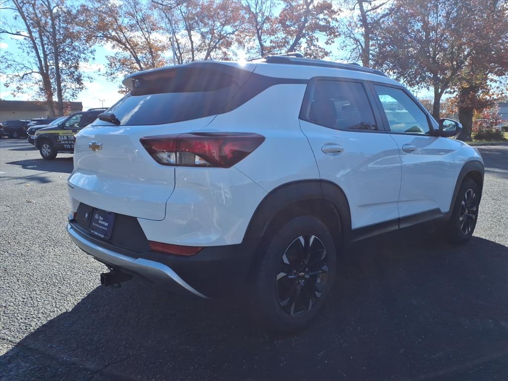 2023 Chevrolet Trailblazer LT photo 2