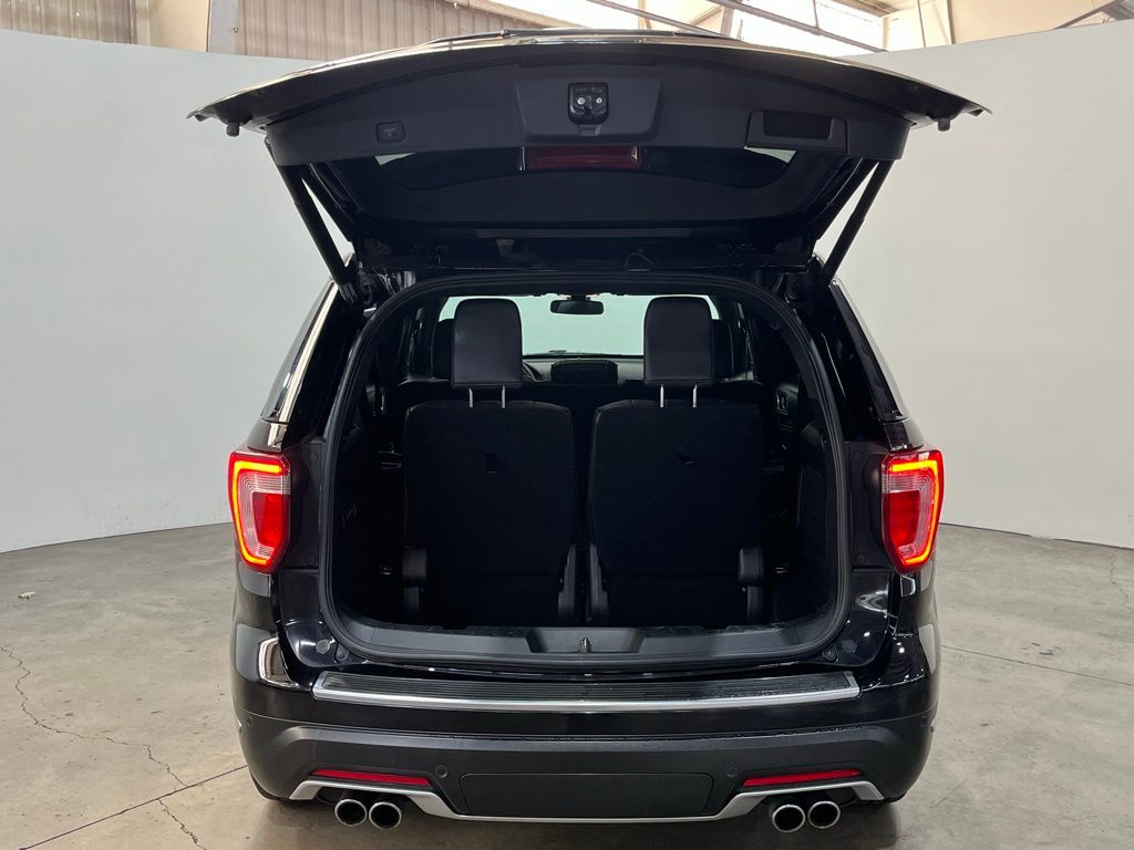 2018 Ford Explorer Platinum photo 12