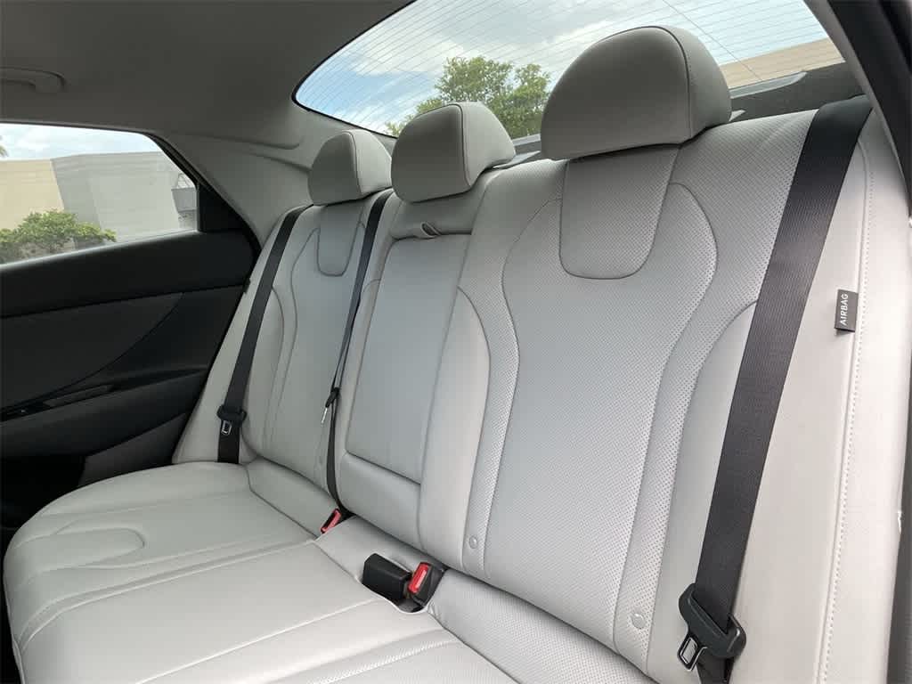 2024 Hyundai Elantra Limited photo 13