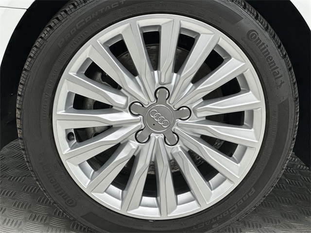 2018 Audi A3 E-tron Premium photo 2