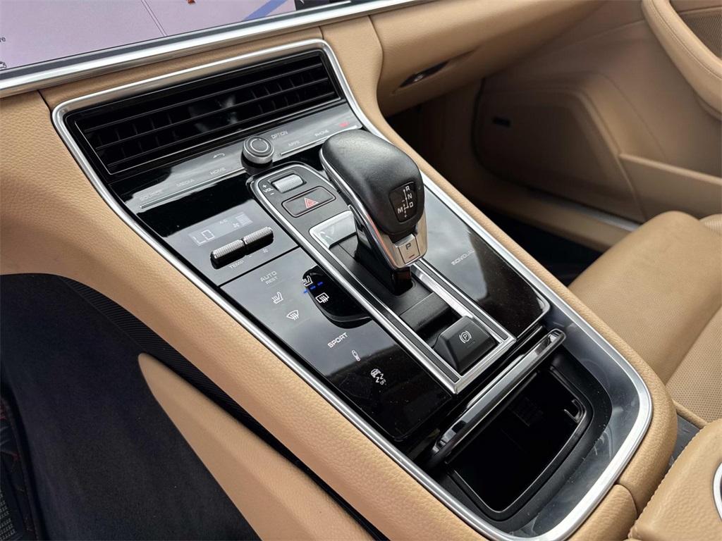 2020 Porsche Panamera 4 photo 24