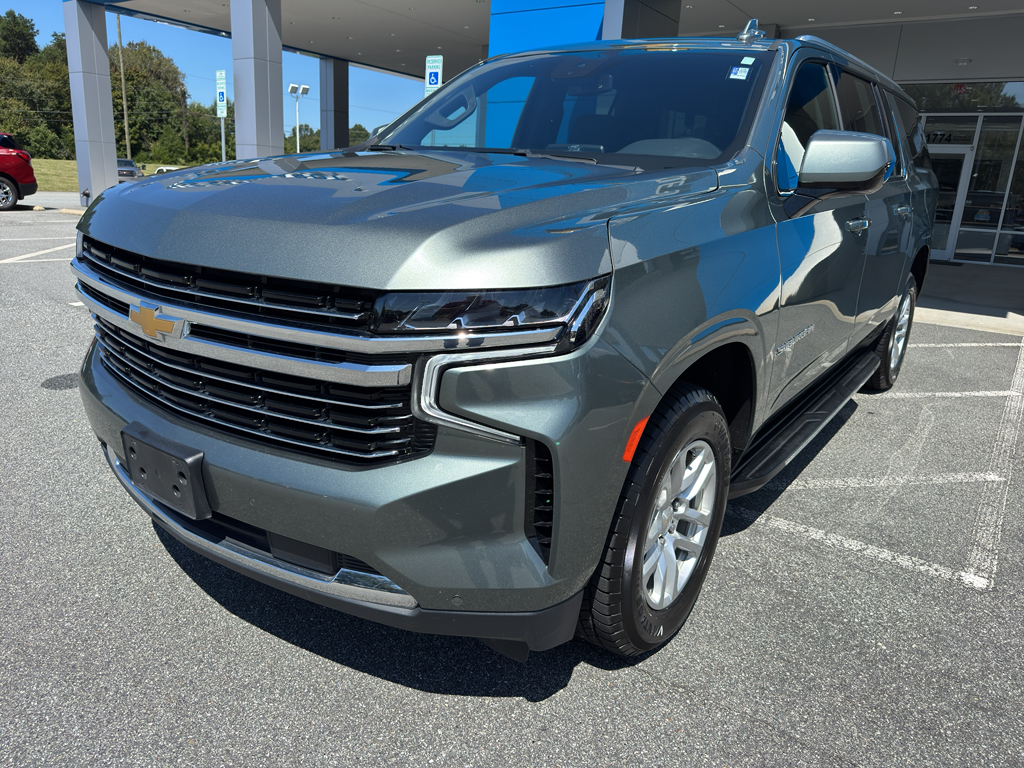 2023 Chevrolet Suburban LT's photo