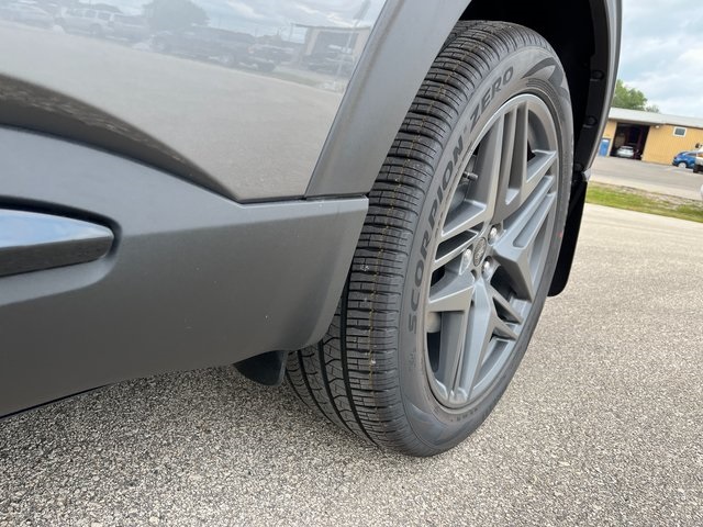 2025 Ford Explorer ST-Line photo 8