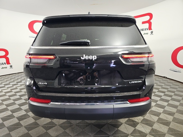 2025 Jeep Grand Cherokee Laredo photo 4