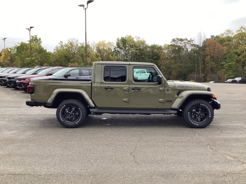 2025 Jeep Gladiator Sport photo 8