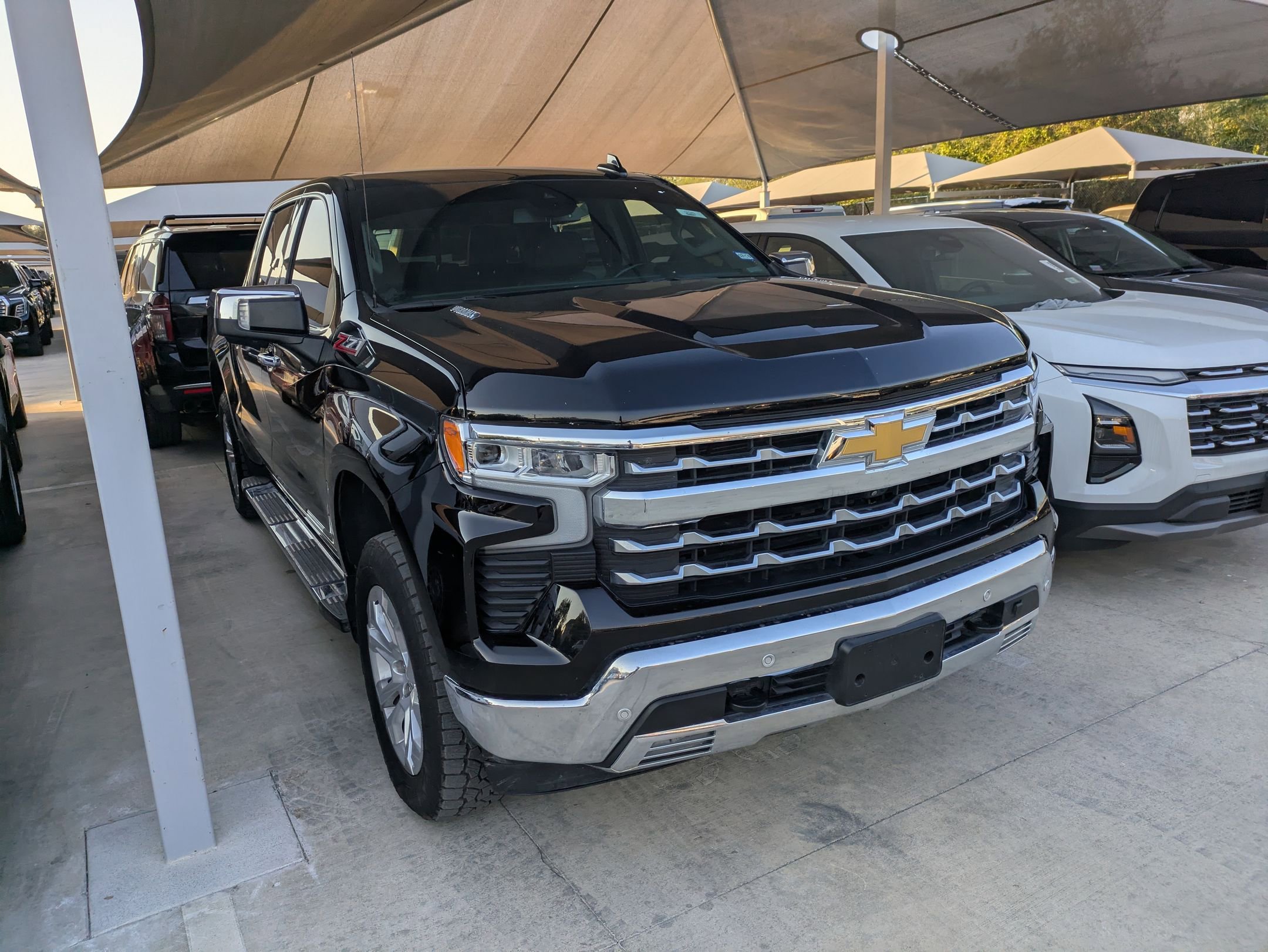 2023 Chevrolet Silverado 1500 LTZ photo 2