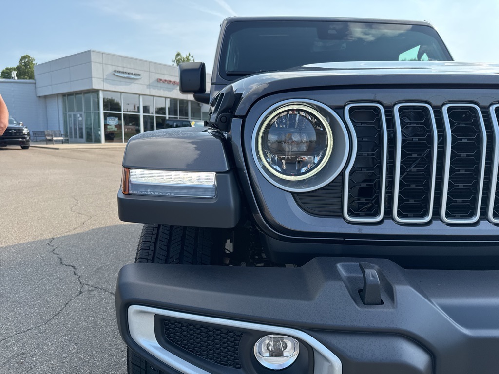2025 Jeep Wrangler Sahara photo 9