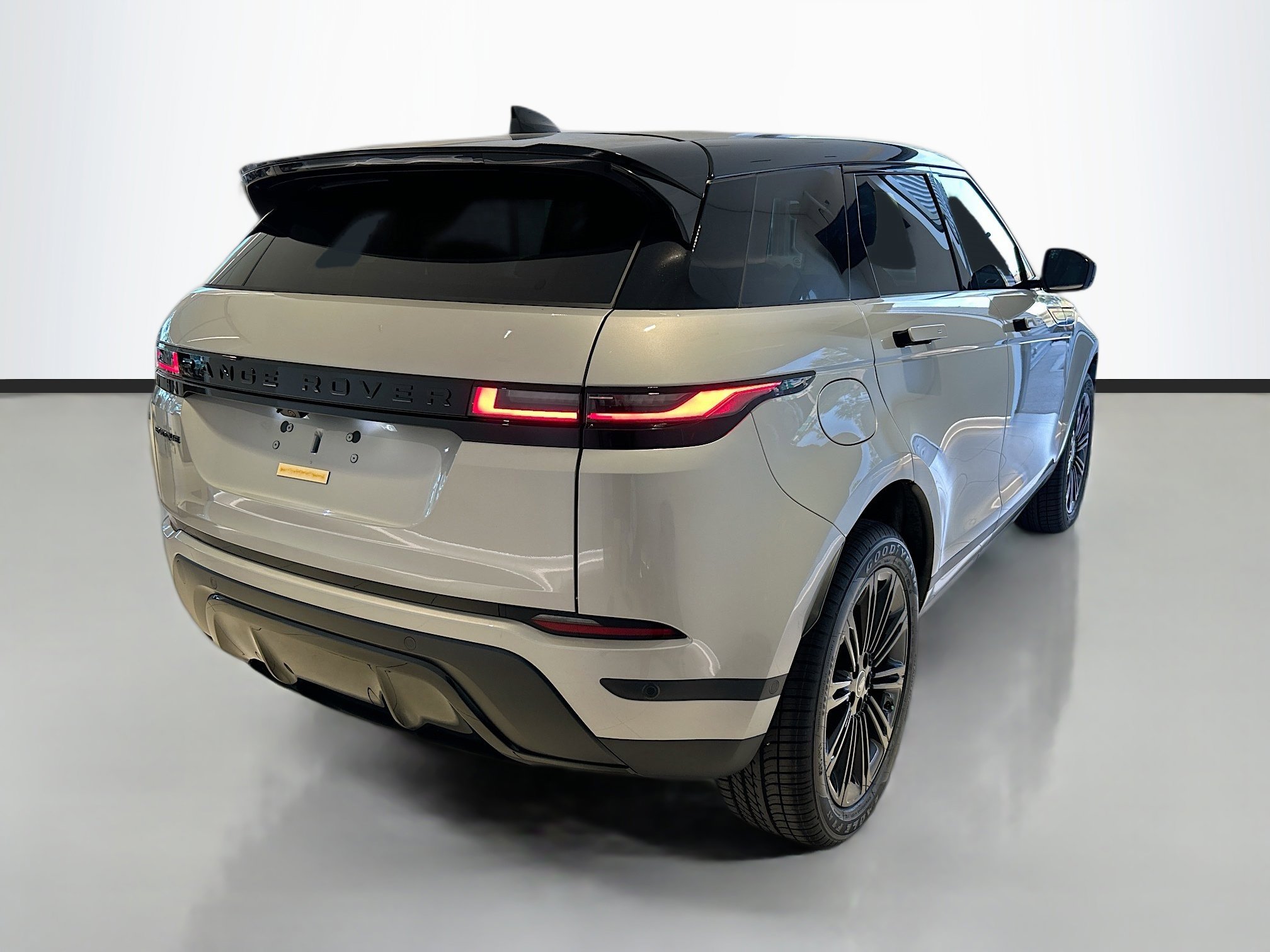 2025 Land Rover Range Rover Evoque S photo 4