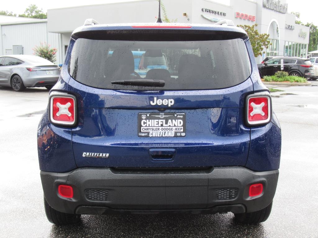 2021 Jeep Renegade Latitude photo 4