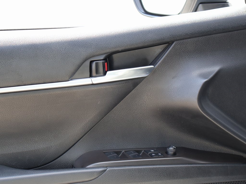2022 Toyota Camry SE photo 19