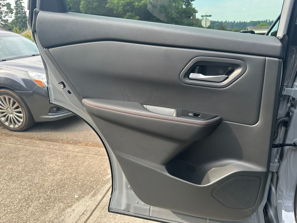 2026 Nissan Rogue SV photo 16