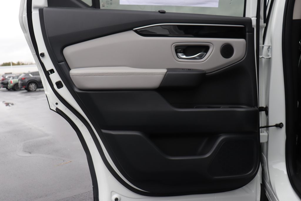 2025 Honda Pilot Touring photo 9