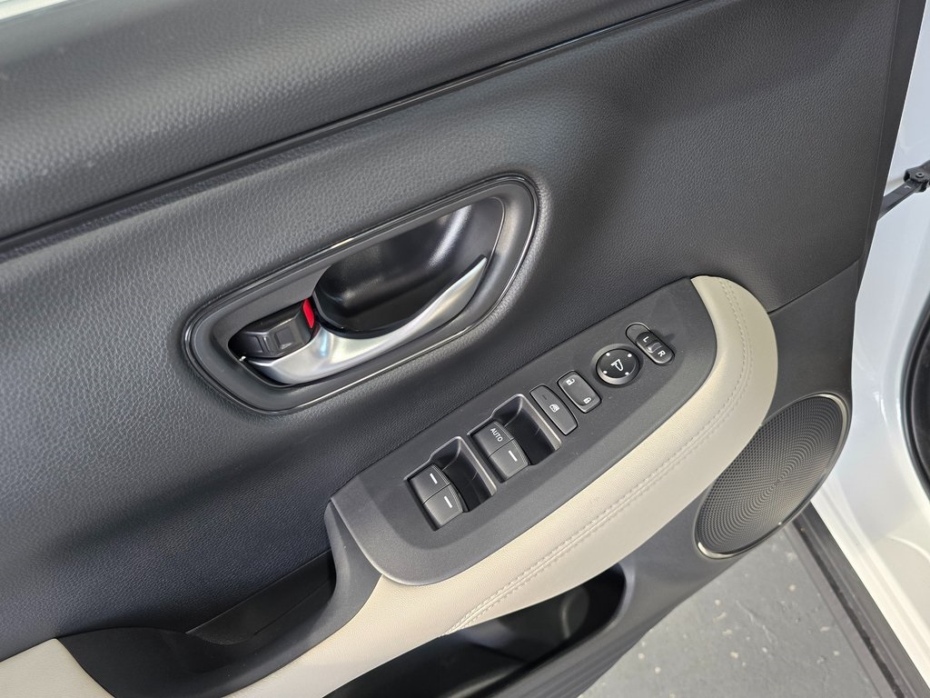 2025 Honda HR-V LX photo 18