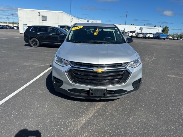 2019 Chevrolet Traverse LS photo 2