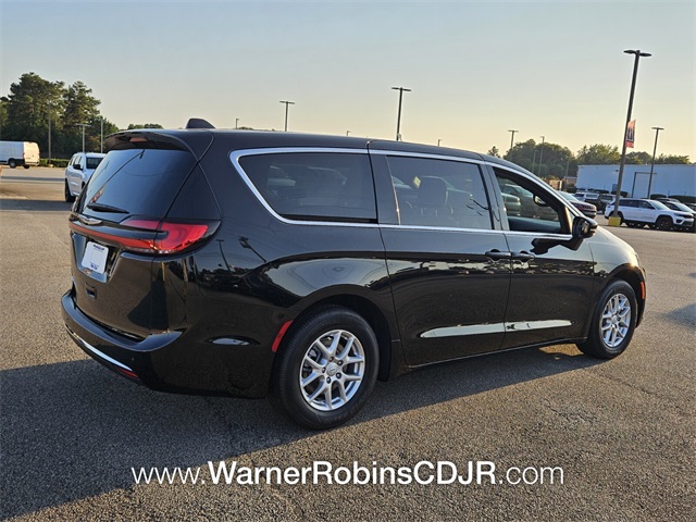 2026 Chrysler Pacifica photo 14