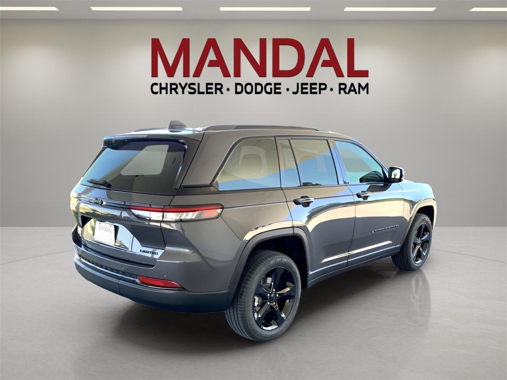 2025 Jeep Grand Cherokee Limited photo 3