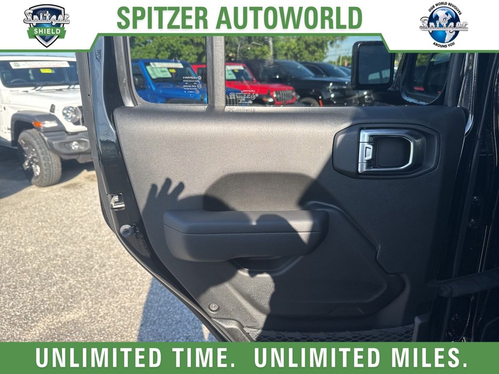 2025 Jeep Wrangler Willys photo 4