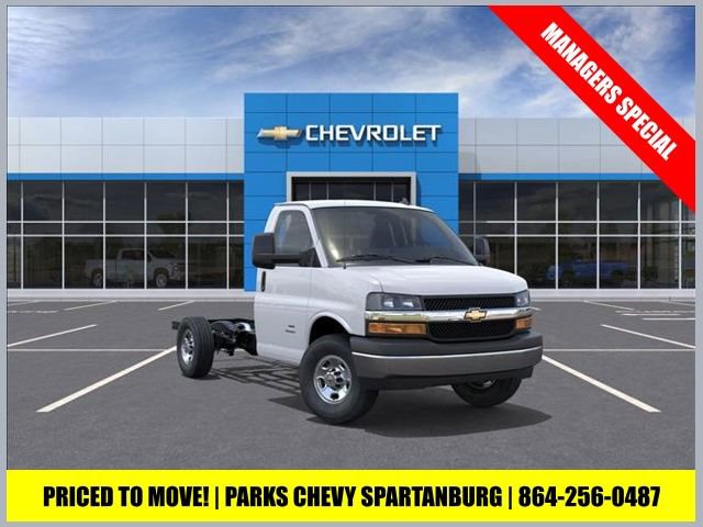 2025 Chevrolet Express Cutaway Base's photo