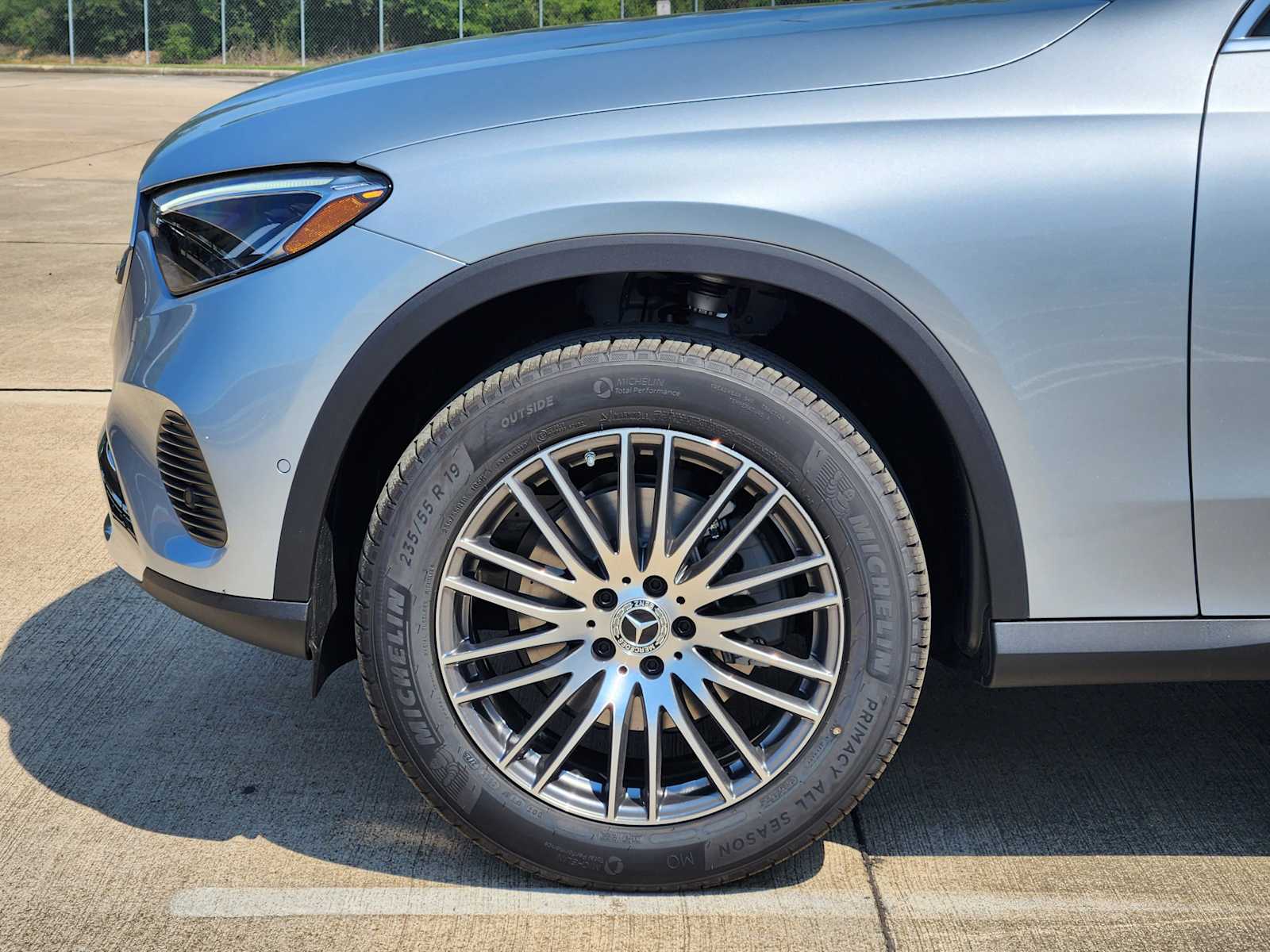 2026 Mercedes Benz GLC 300 photo 2