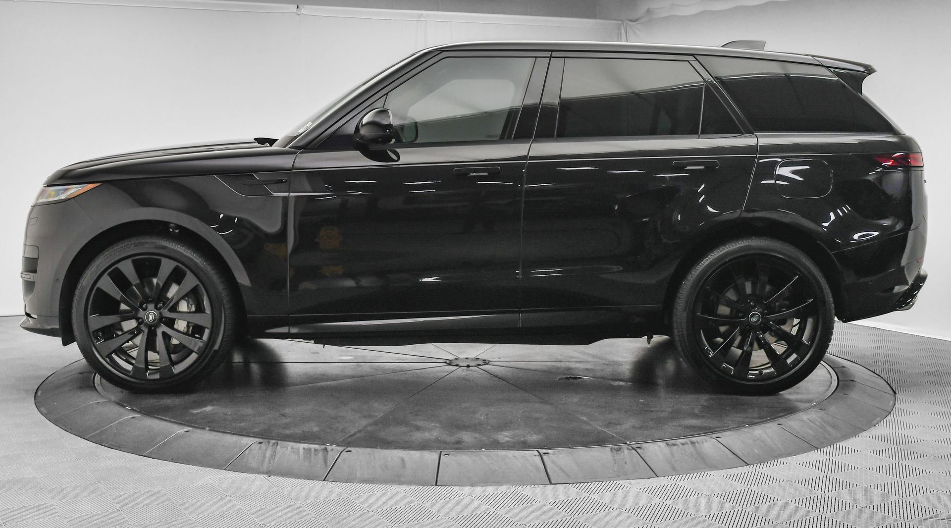 2025 Land Rover Range Rover Sport SE photo 2