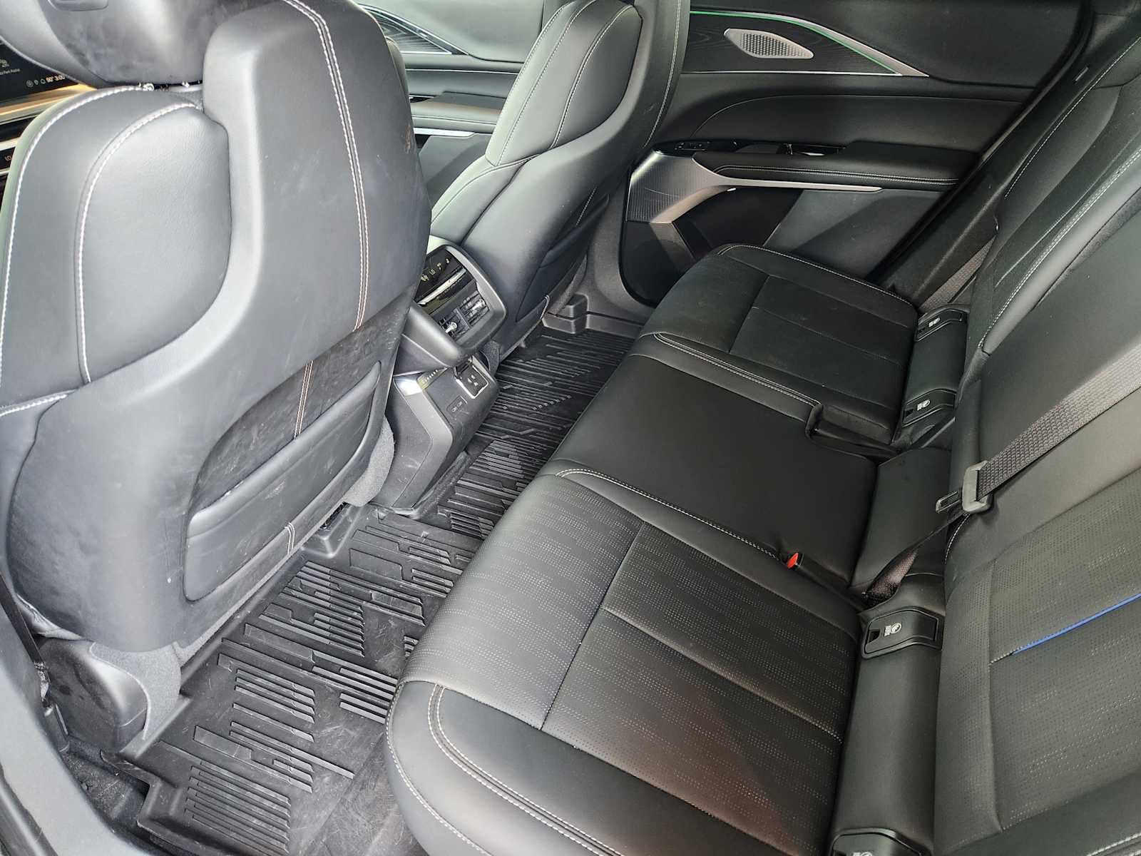 2024 Cadillac Lyriq Luxury photo 22