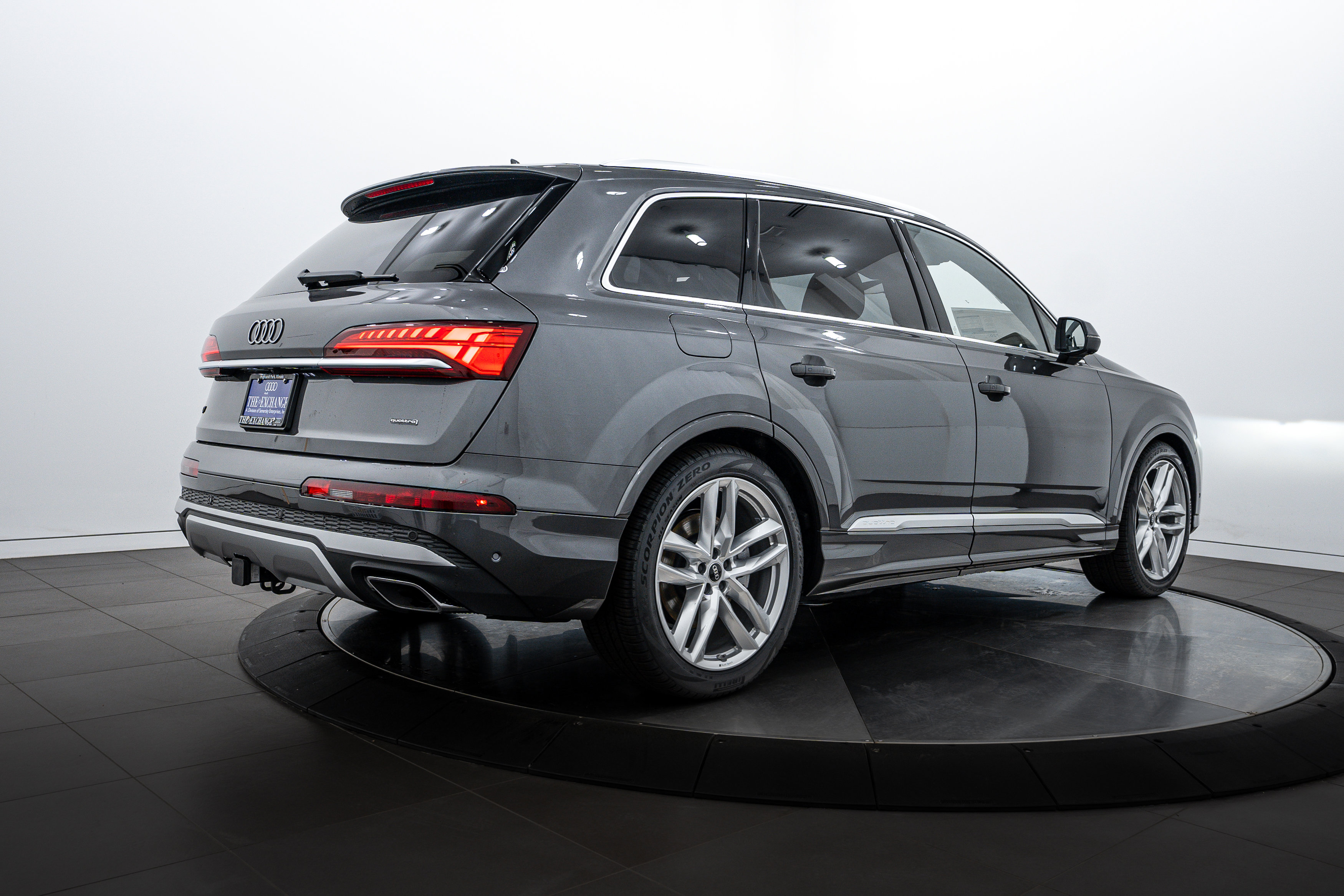 2025 Audi Q7 55 Premium Plus photo 3