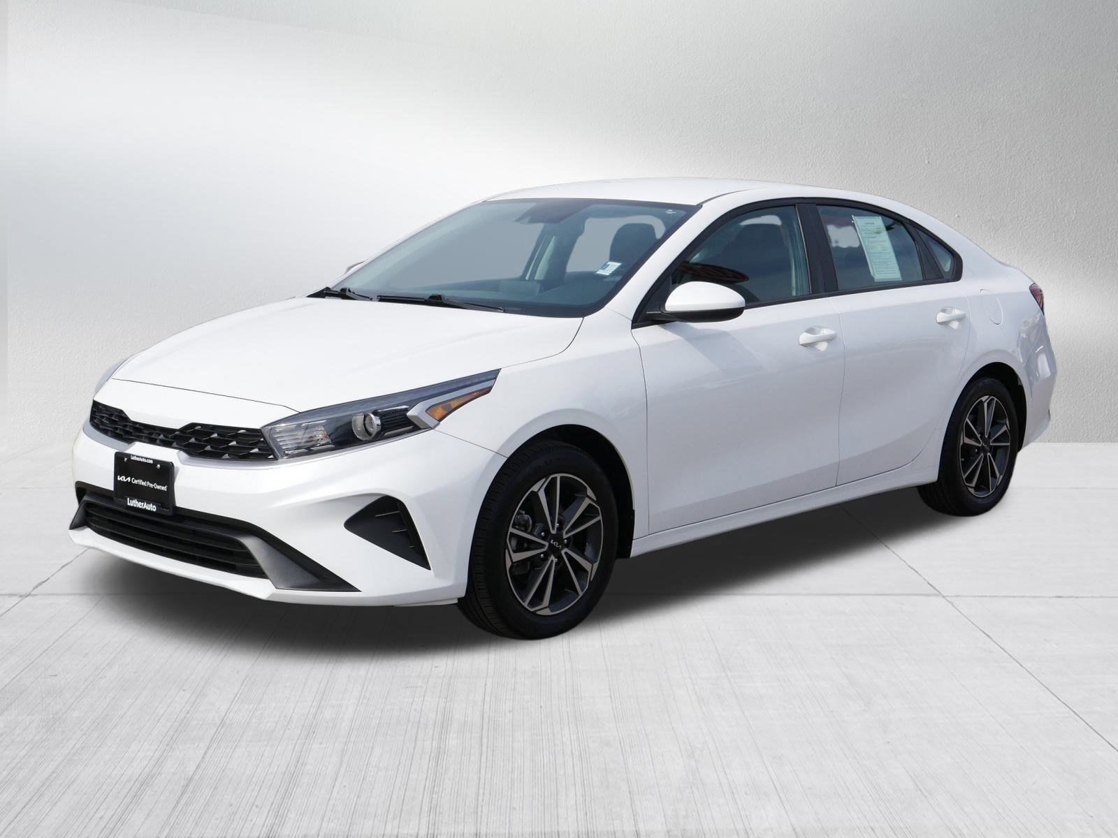 2022 Kia Forte LXS photo 3