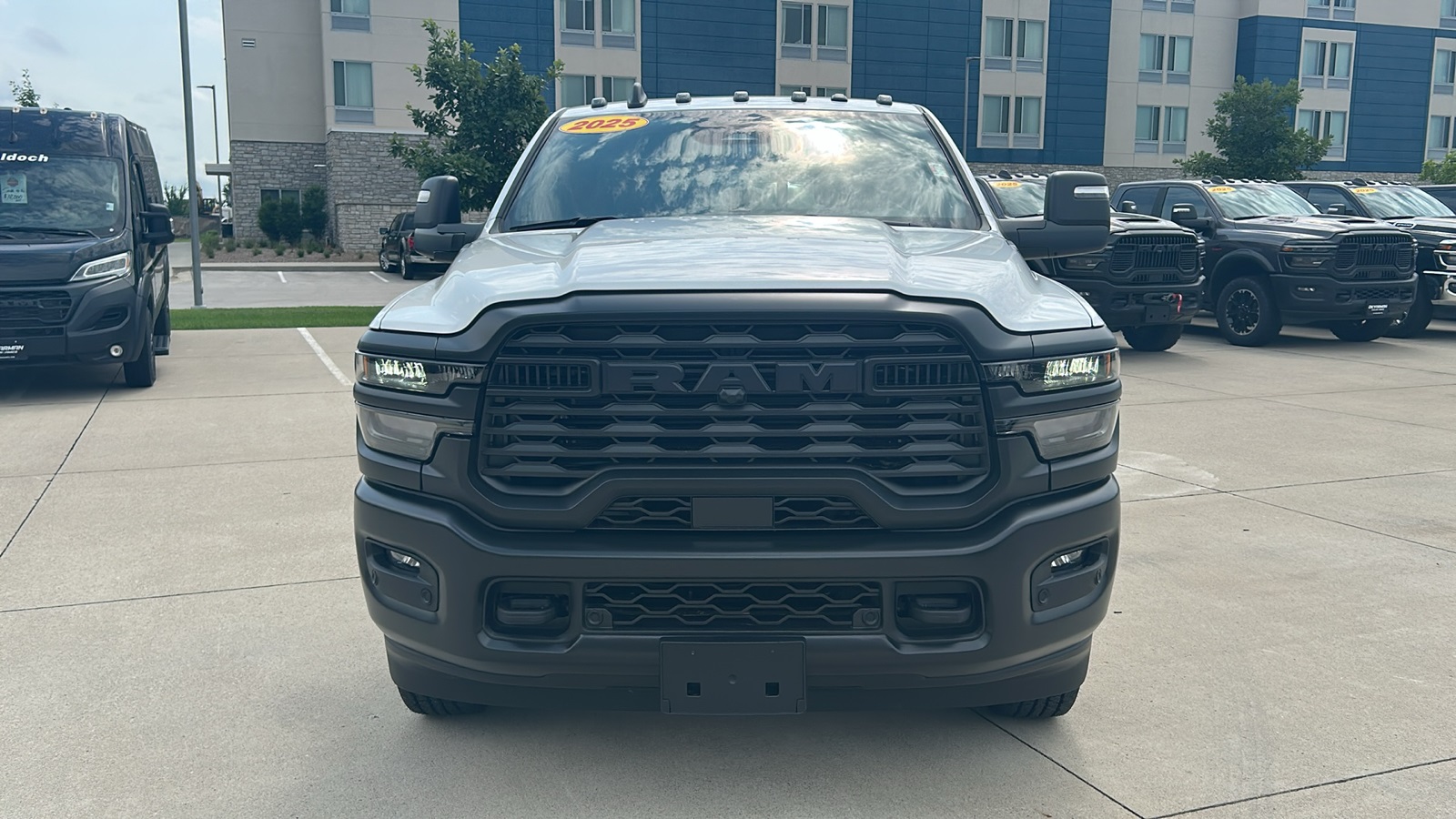 2025 Ram 2500 Tradesman photo 8