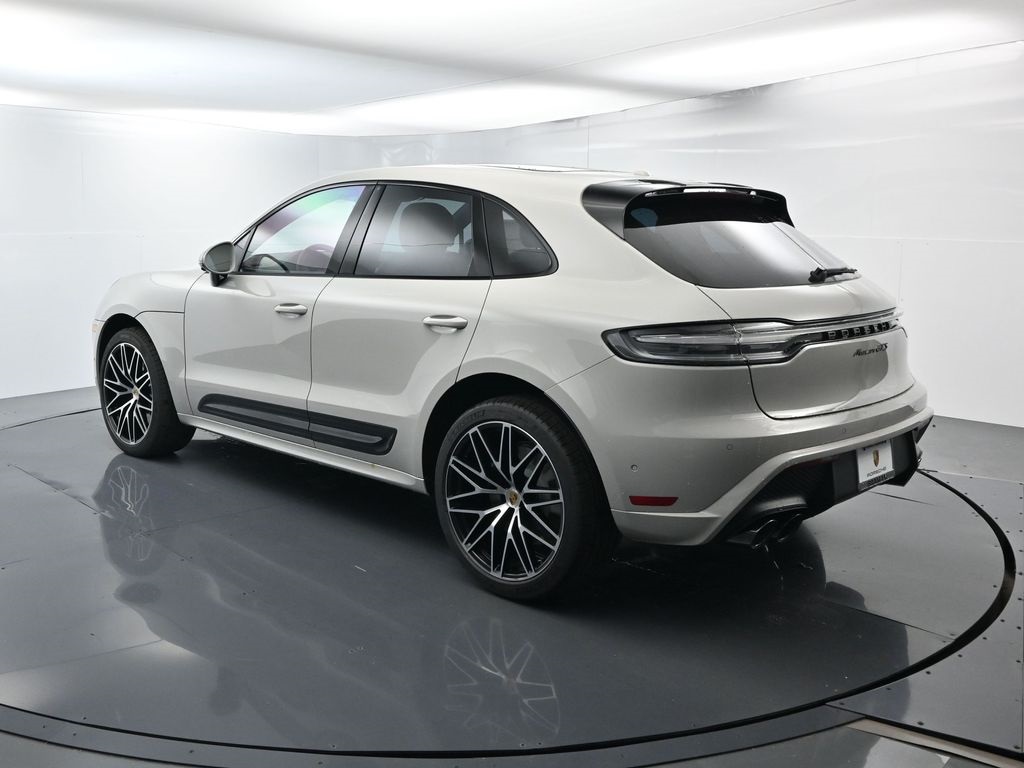 2026 Porsche Macan GTS photo 2