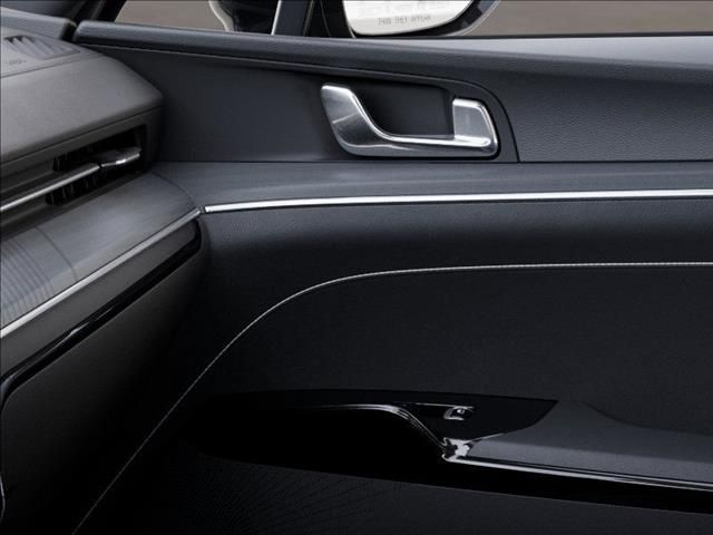 2025 Kia K5 GT-Line photo 24