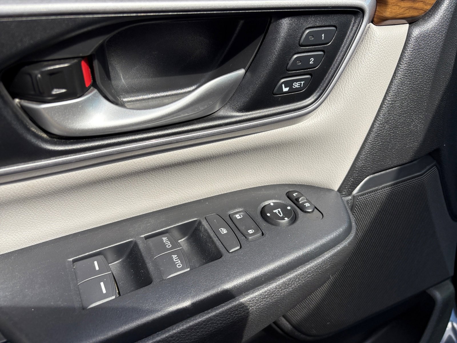 2017 Honda CR-V Touring photo 27