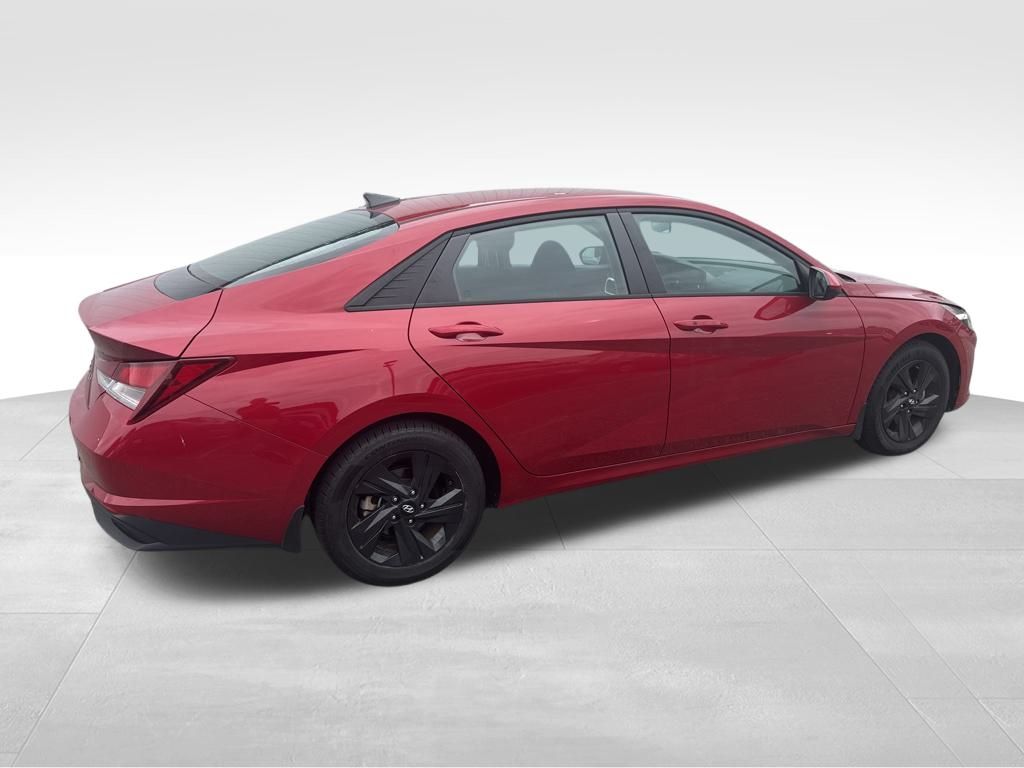 2023 Hyundai Elantra SEL photo 5