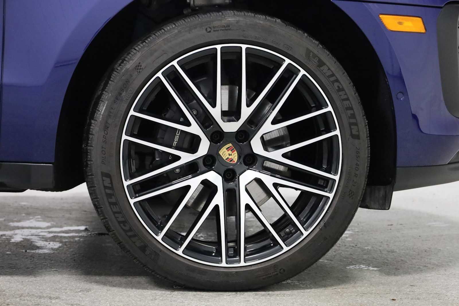 2024 Porsche Macan T photo 12