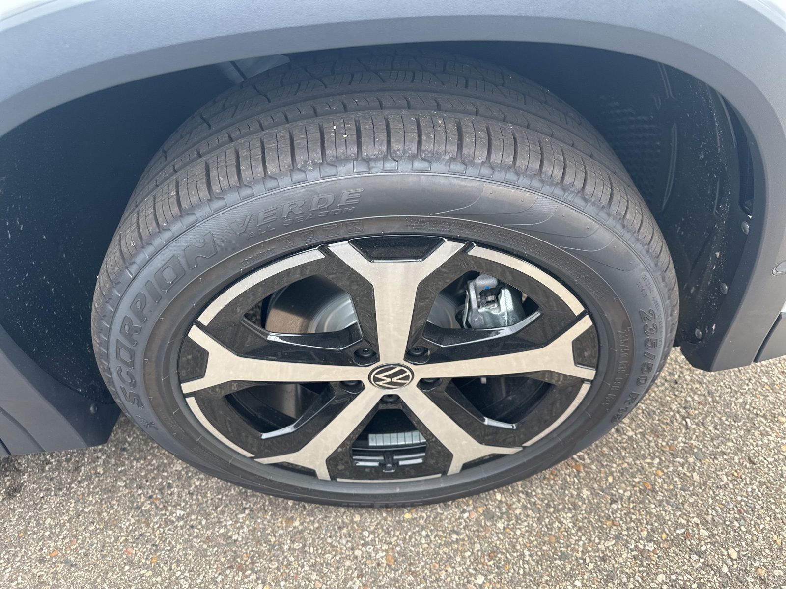 2025 Volkswagen Tiguan SE photo 4