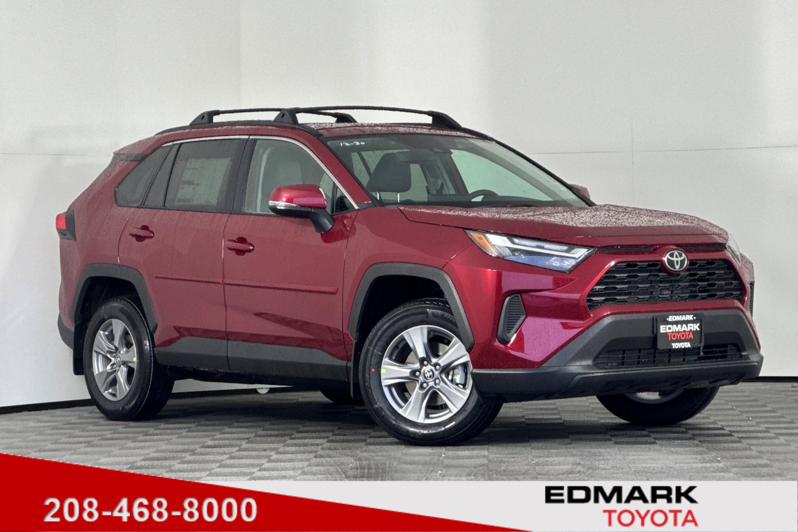 2025 Toyota RAV4 XLE's photo