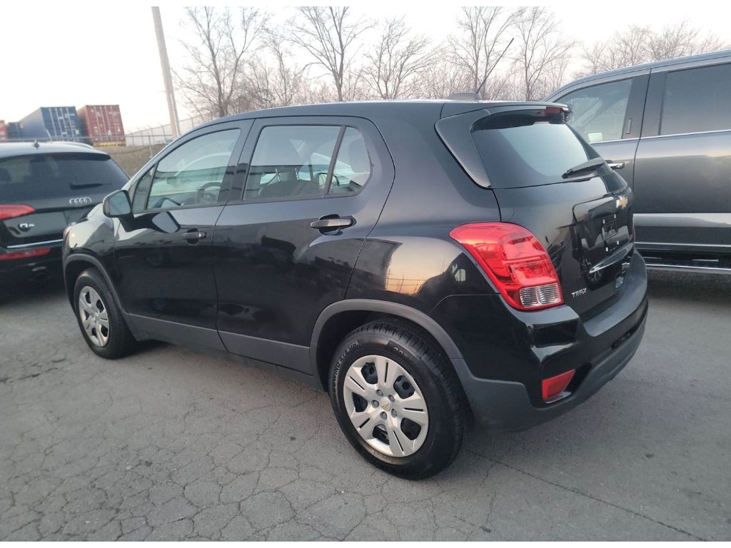 2017 Chevrolet Trax LS photo 2