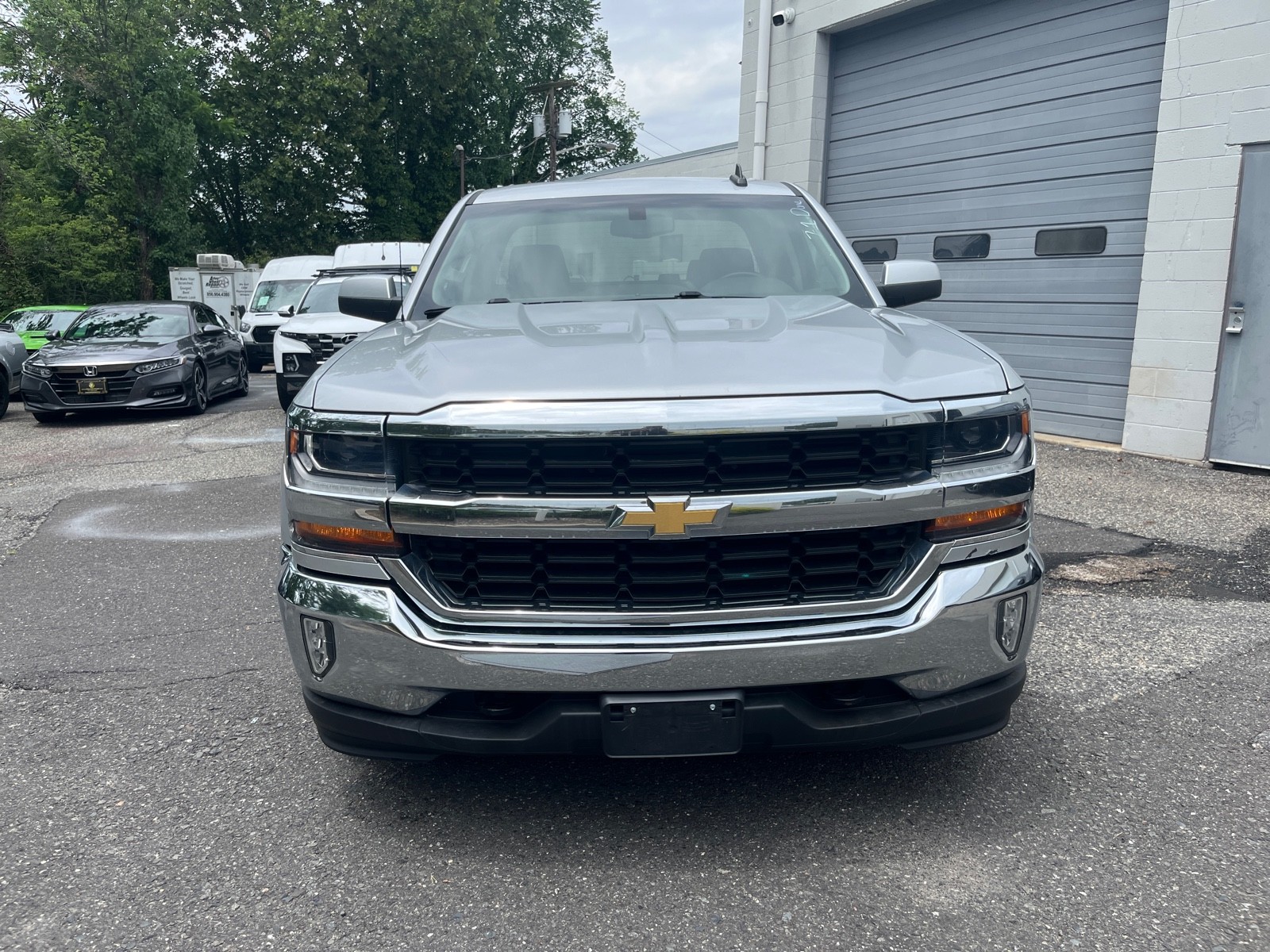 2017 Chevrolet Silverado 1500 LT photo 2