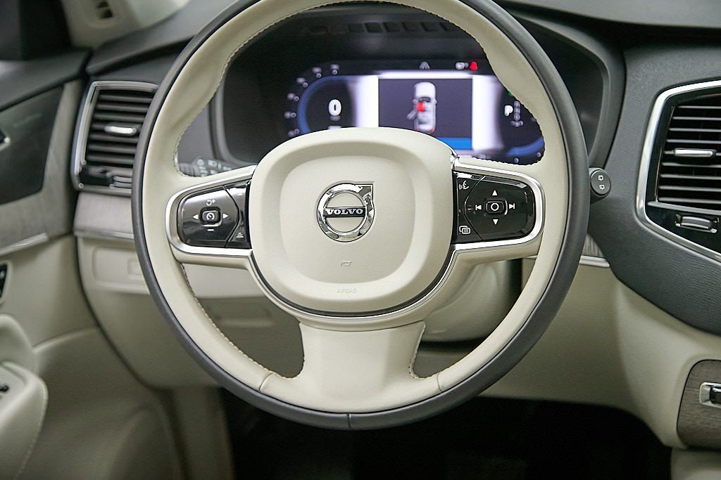 2023 VOLVO XC90 - Image 25