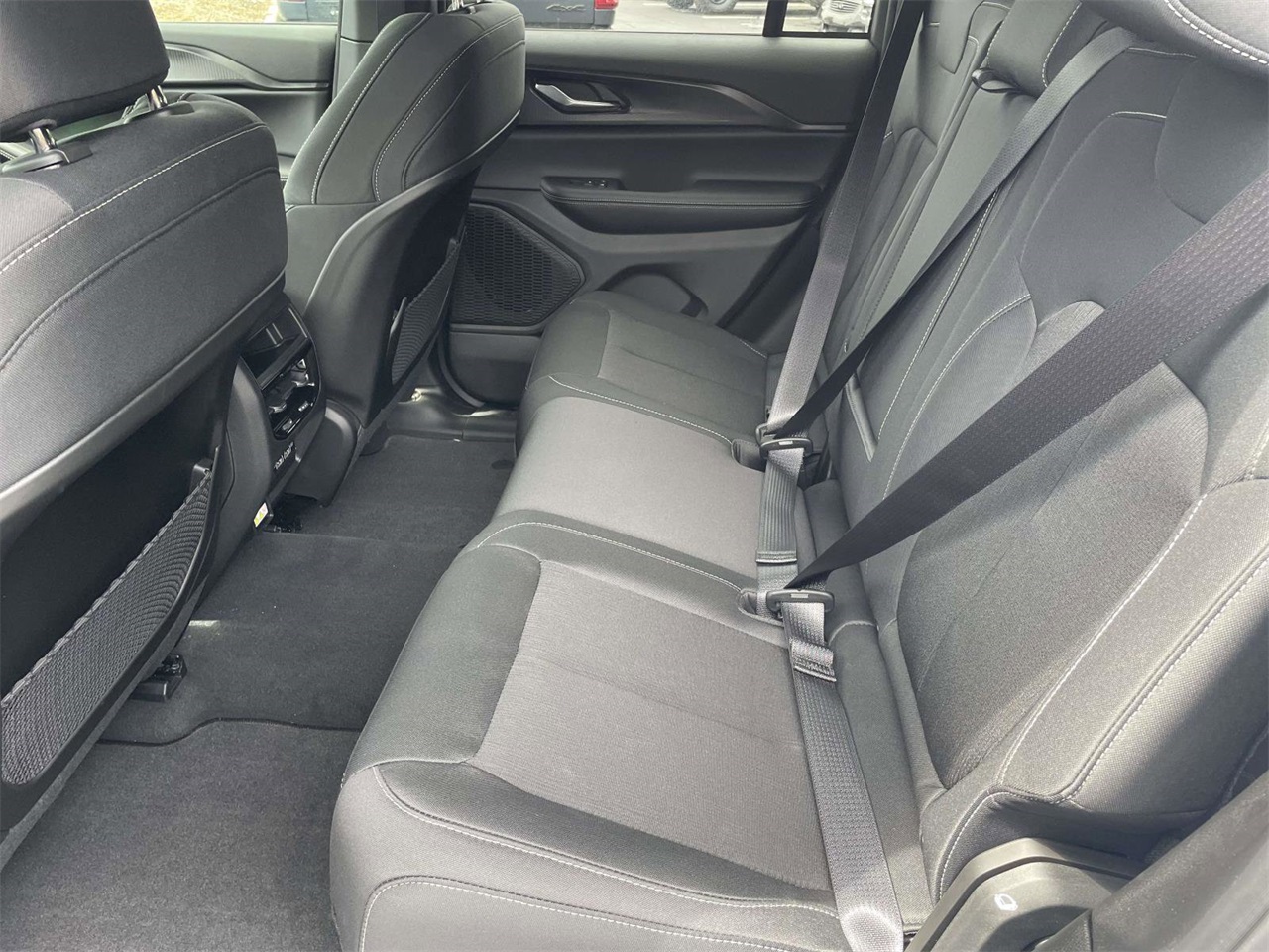 2025 Jeep Grand Cherokee Laredo X photo 23