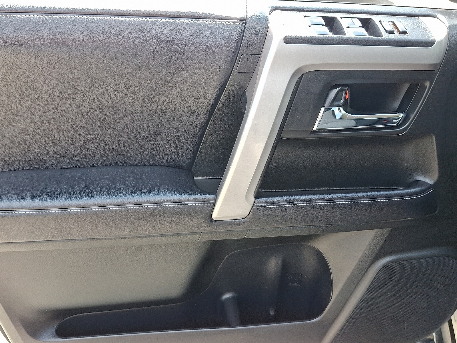 2018 Toyota 4Runner SR5 photo 11