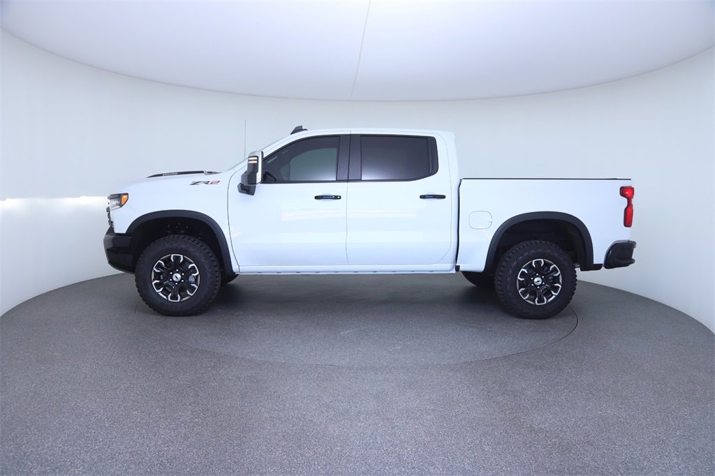 2024 Chevrolet Silverado 1500 photo 2