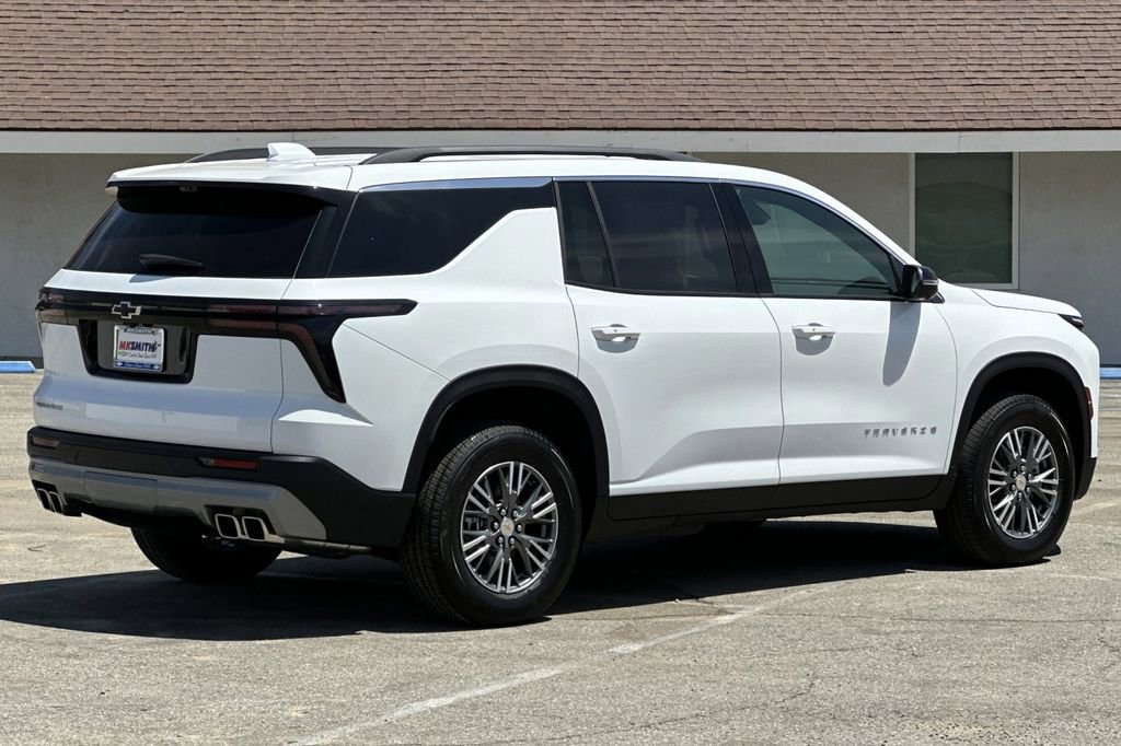 2026 Chevrolet Traverse photo 3