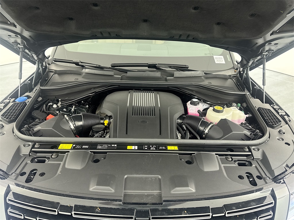 2025 Land Rover Range Rover SE photo 24