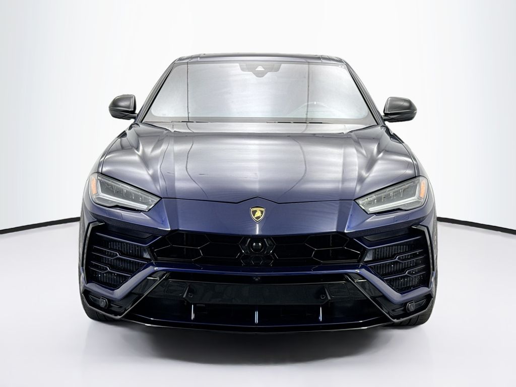 2020 Lamborghini Urus Base photo 2